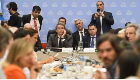 Con empresarios, sindicalistas y ONG’s, mayormente críticos continuó el debate por la ley «Bases» Con empresarios, sindicalistas y ONG's, mayormente críticos continuó el debate por la ley "Bases" imagen-3