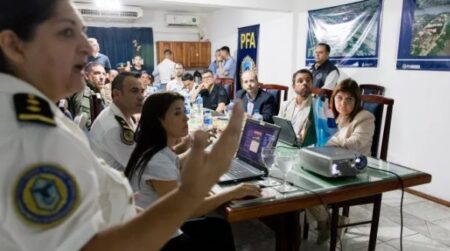 Patricia Bullrich inauguró un centro de inteligencia en Misiones y reiteró: «El que las hace las paga» Patricia Bullrich inauguró un centro de inteligencia en Misiones y reiteró: "El que las hace las paga" imagen-9