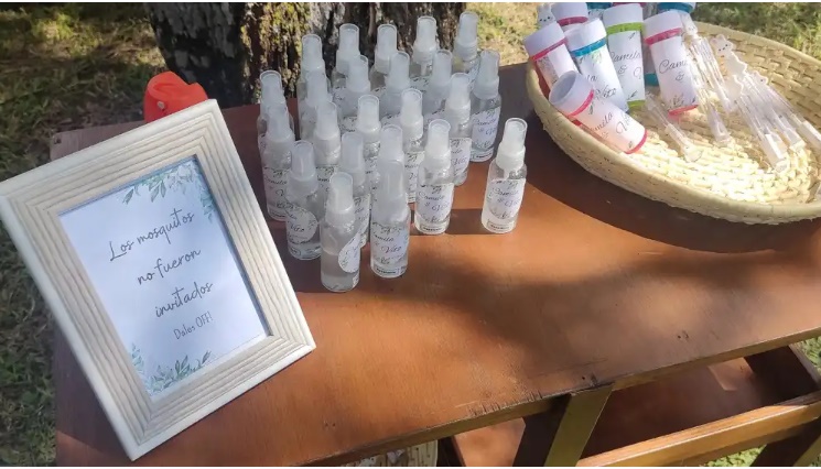 El amor en tiempos del Dengue: en una boda de Itapúa repartieron repelentes como souvenirs imagen-2
