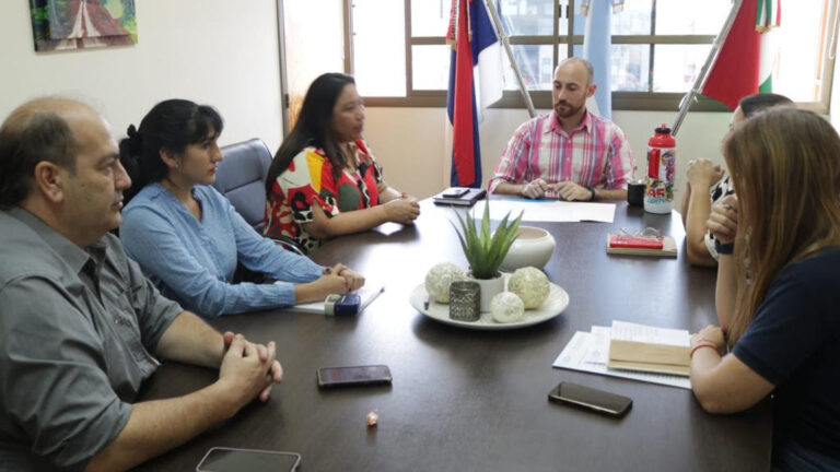 En Oberá firman convenio para seguir cuidando a mujeres, niños y niñas que sufren violencia En Oberá firman convenio para seguir cuidando a mujeres, niños y niñas que sufren violencia imagen-33