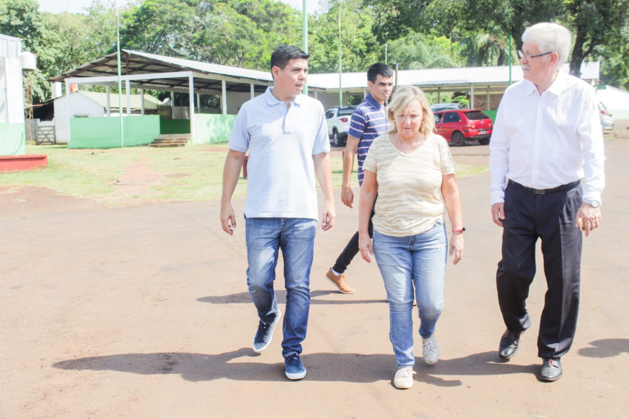 El ministro Meza visitó el programa Interzafra en Apóstoles para fortalecer el apoyo a familias yerbateras imagen-4