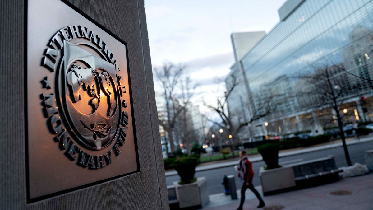 El FMI apoya la gestión de Milei con U$S 4700 millones pero advierte de una estanflación imagen-1
