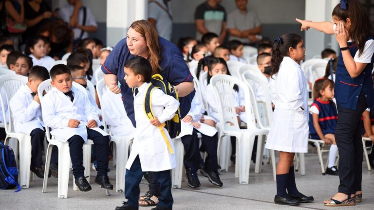 El Gobierno convocó a los gremios y ministros de Educación para la paritaria nacional docente imagen-22