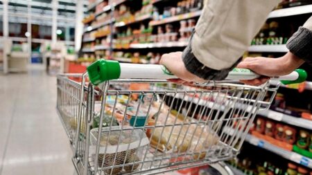 Se profundizó en febrero la caída del consumo en supermercados y autoservicios imagen-1