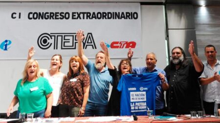Ctera llamó a un paro nacional para el lunes tras el ajuste en sueldos docentes imagen-19