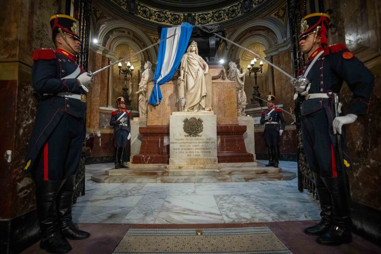 “El legado de San Martín está hoy más vigente que nunca”, afirmó el ministro Petri en el acto por el 246º aniversario del natalicio del Libertador imagen-2