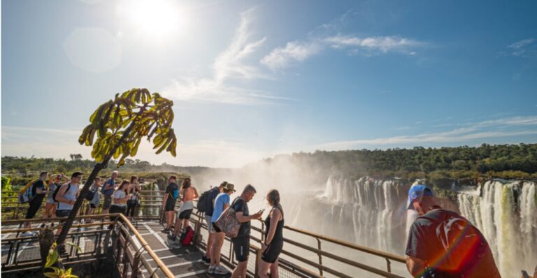 Más de 17 mil personas visitaron las Cataratas en lo que va del fin de semana largo imagen-42