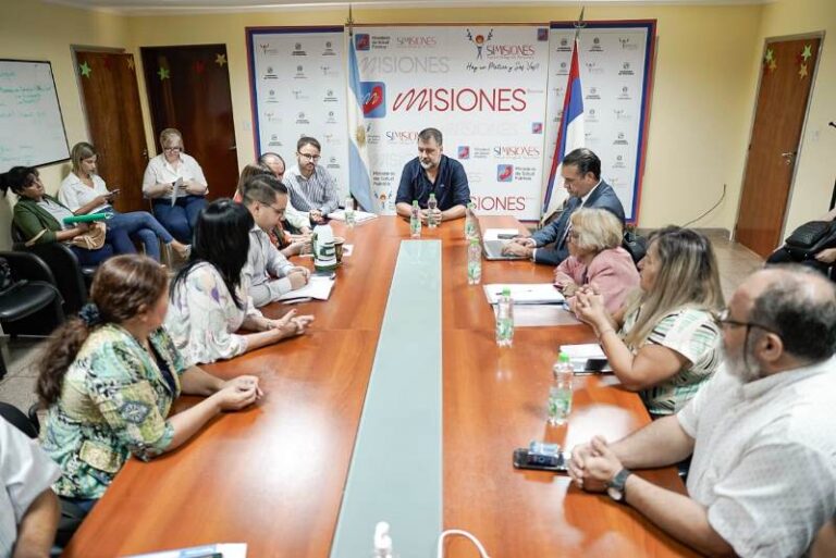 El Gobierno Provincial acordó aumento a personal de salud con los gremios Ate y Upcn imagen-40