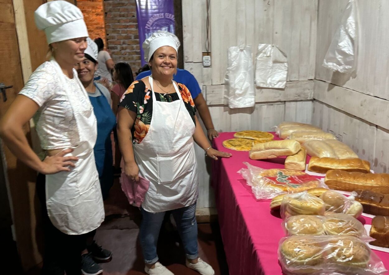 Campo Viera: Trabajadoras de la economía popular inauguraron panadería "Horneando Sueños" imagen-8