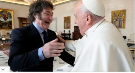 Milei se reunió una hora con Francisco en el Vaticano imagen-9