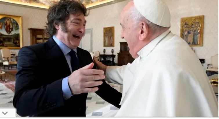 Milei se reunió una hora con Francisco en el Vaticano imagen-1