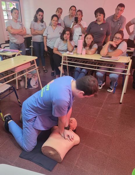 Personal docente y no docente del Instituto Virgen de Itatí se capacitó en RCP y primeros auxilios imagen-5