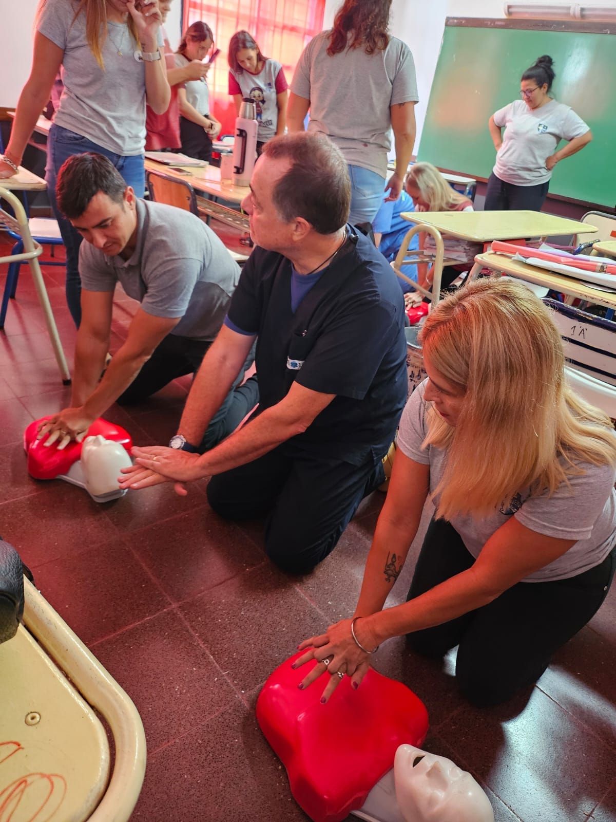 Personal docente y no docente del Instituto Virgen de Itatí se capacitó en RCP y primeros auxilios imagen-3
