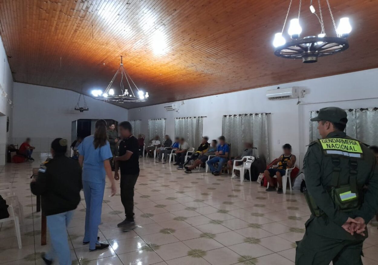 Gendarmería repatrió y asistió a 20 hombres que eran explotados laboralmente en Brasil  imagen-6