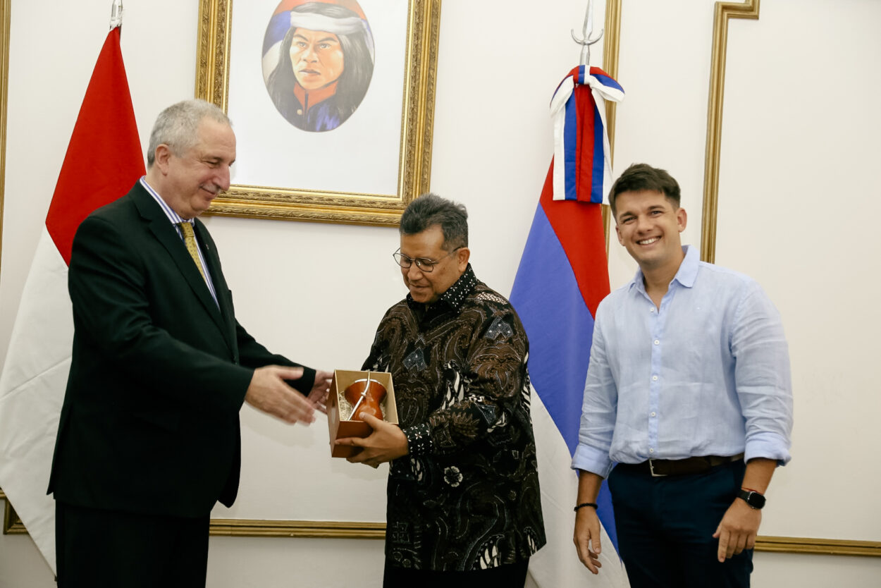 El gobernador Passlacqua se reunió con el nuevo embajador de Indonesia para reforzar vínculos comerciales, turísticos y socioculturales  imagen-1
