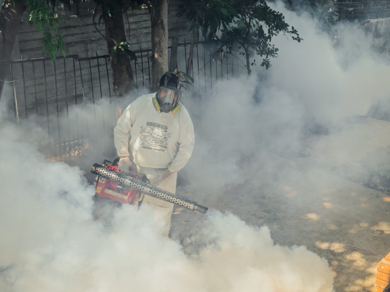 Dengue: La Municipalidad continúa con operativos de prevención en los barrios imagen-1