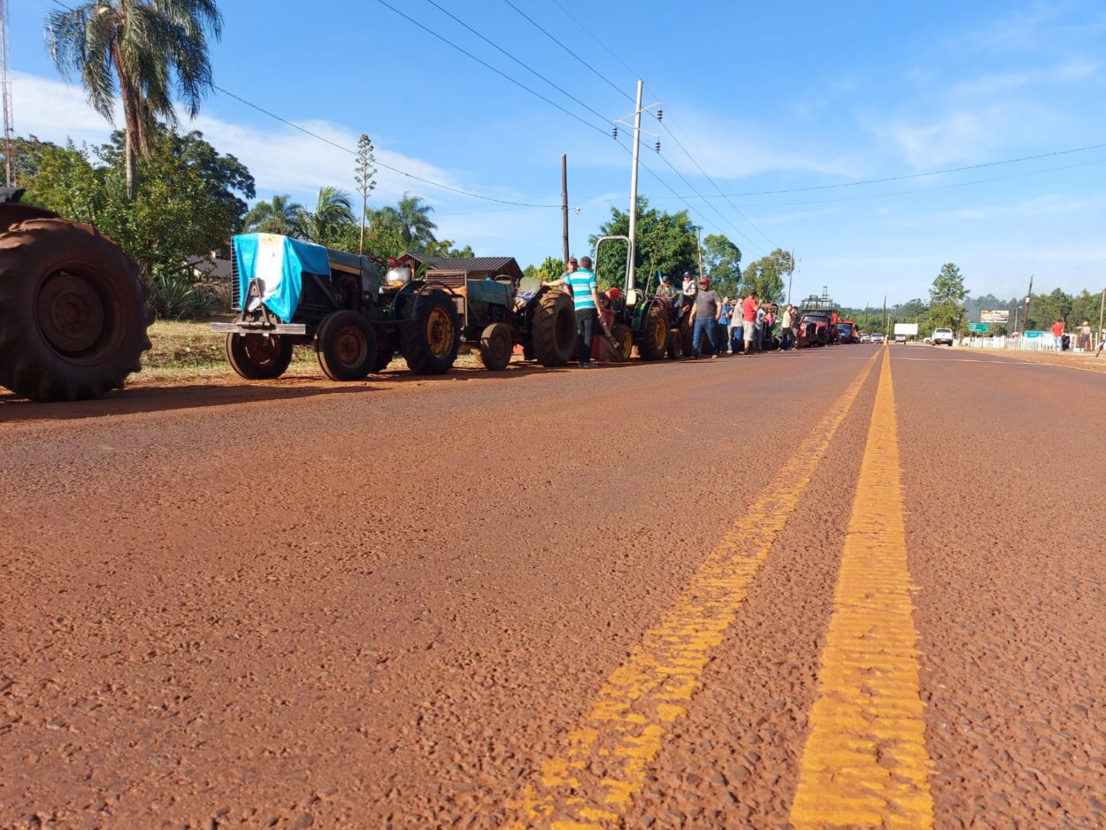 Tractorazo: imponente marcha de los productores yerbateros por precio justo en Andresito imagen-1