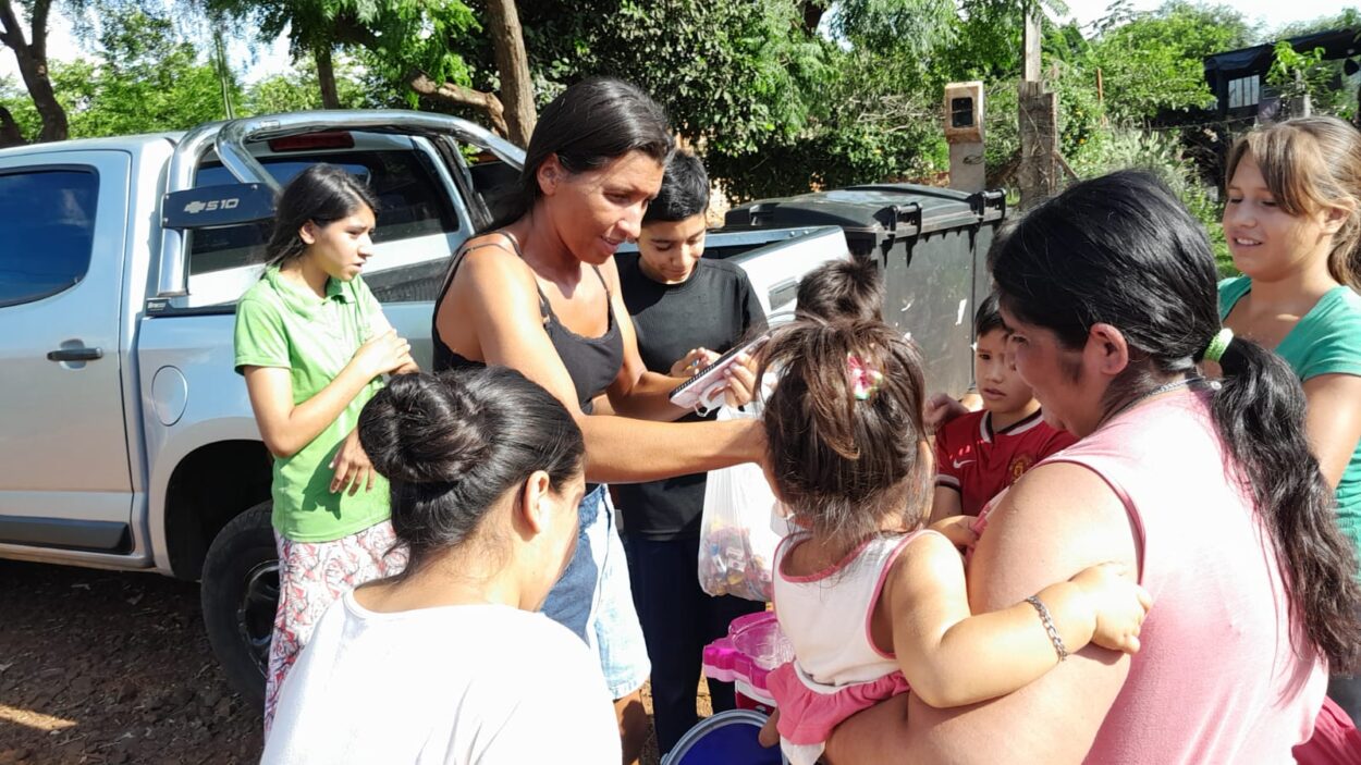 La Clínica del Juguete visitó el merendero Ñande Yara y realizó una donación a los vecinos de la zona   imagen-1