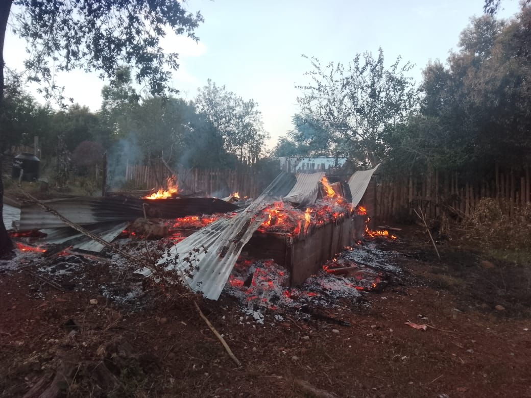Mártires: Incendio consumió una vivienda y una motocicleta: no hubo lesionados imagen-2