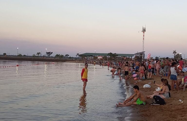 Los balnearios posadeños son los espacios elegidos para paliar el calor imagen-16