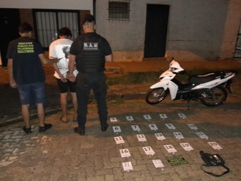 Policías incautaron droga en operativos nocturnos y detuvieron a un "dealer" imagen-36