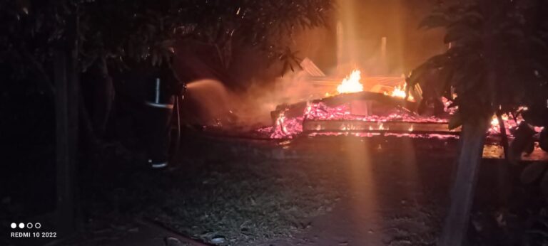 Incendio destruyó totalmente una vivienda familiar en zona rural de Campo Viera, sin personas lesionadas imagen-27