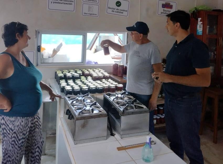 Obras en Uruzú, charla con productores y visita a emprendimientos ambientales y turísticos incluyó la visita del Ministro Recamán al Norte misionero imagen-2