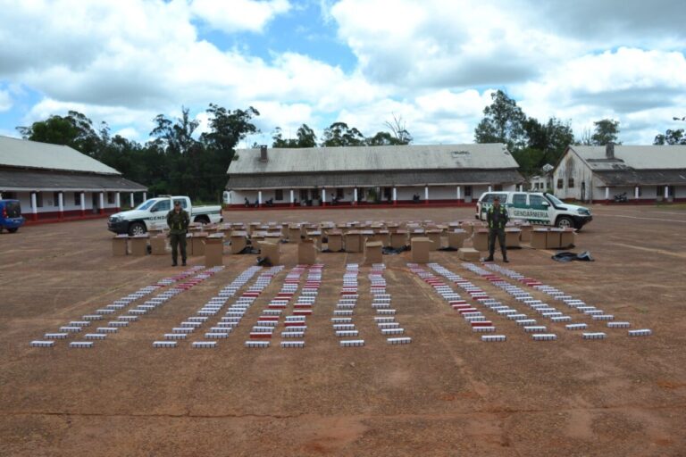 De Puerto Iguazú a Buenos Aires: frustran en Corrientes traslado de 40 mil paquetes de cigarrillos que llevaban en un camión de encomiendas imagen-48