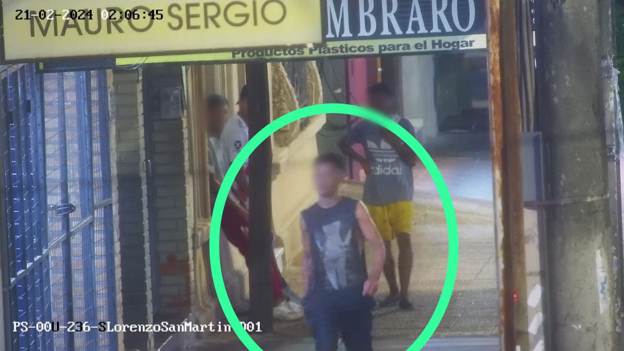 Ladrón captado por cámaras del 911 se cambió de ropa para desorientar a los policías pero terminó preso imagen-4