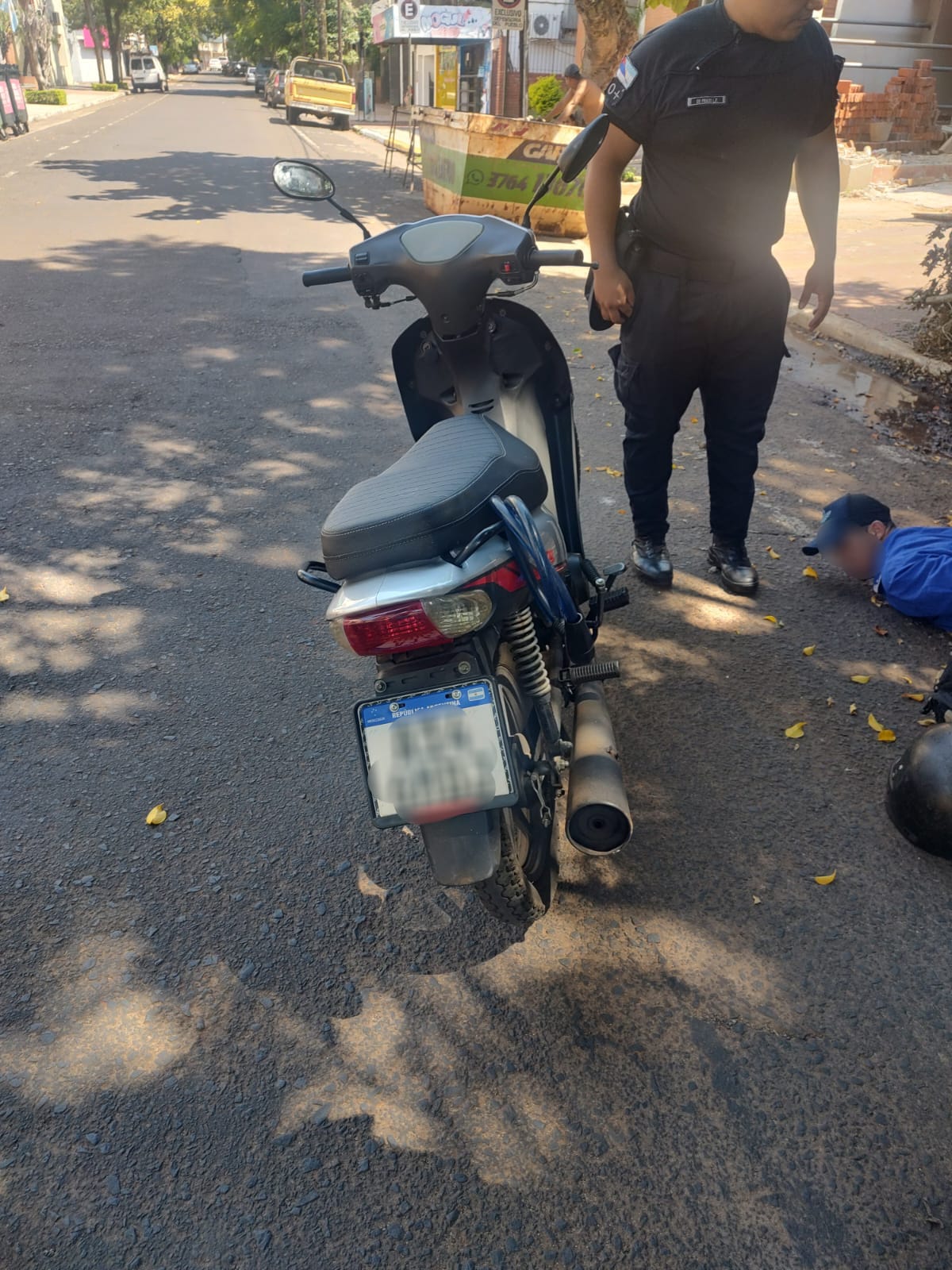 Un hombre intentó robar una moto y fue detenido frente a la Jefatura imagen-7