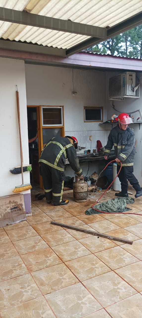 Una mujer resultó con lesiones leves tras incendiarse la garrafa de su casa imagen-38