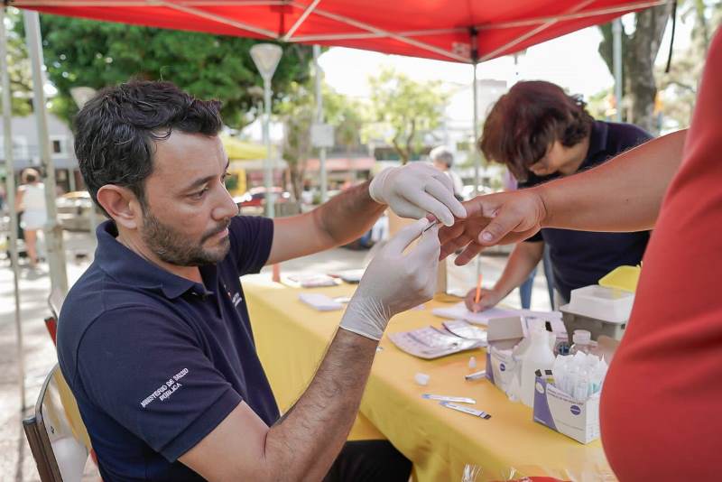 Día Mundial del Preservativo: Se realizaron testeos, asesorías y entregas de preservativos en la plaza San Martín imagen-6