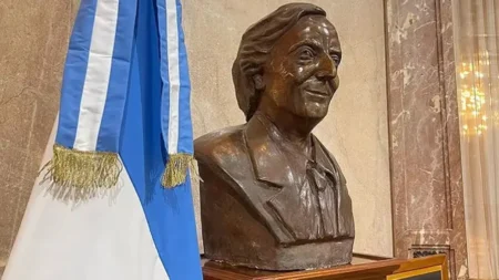 “Yo no soy su viuda”. La pelea de Villarruel con el bloque K por el retiro del busto de Néstor Kirchner imagen-5