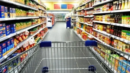 Las ventas en supermercados y autoservicios mayoristas se hundieron hasta 7,1% en diciembre imagen-14