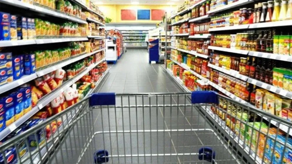 Las ventas en supermercados y autoservicios mayoristas se hundieron hasta 7,1% en diciembre imagen-9