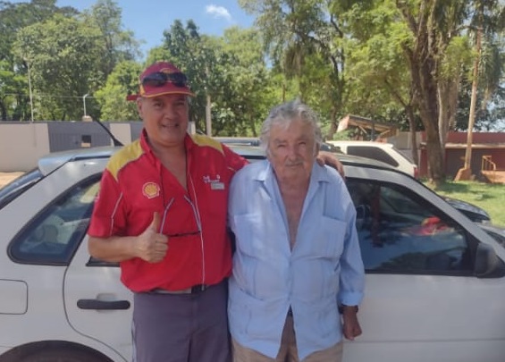 El ex presidente uruguayo "Pepe" Mujica pasó por Corrientes y causó sorpresa imagen-13