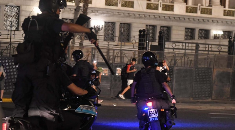 Varios trabajadores de prensa resultaron heridos por balas de goma durante la represión imagen-2