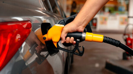 Anticipan un nuevo aumento de combustible en abril para todo el país imagen-7