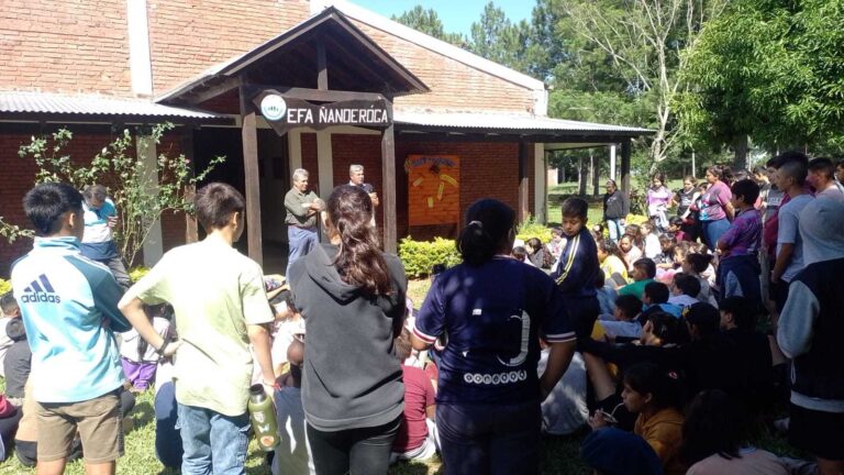 Inym llevó yerba mate, mate cocido y expendedora de agua caliente a una EFA correntina imagen-36