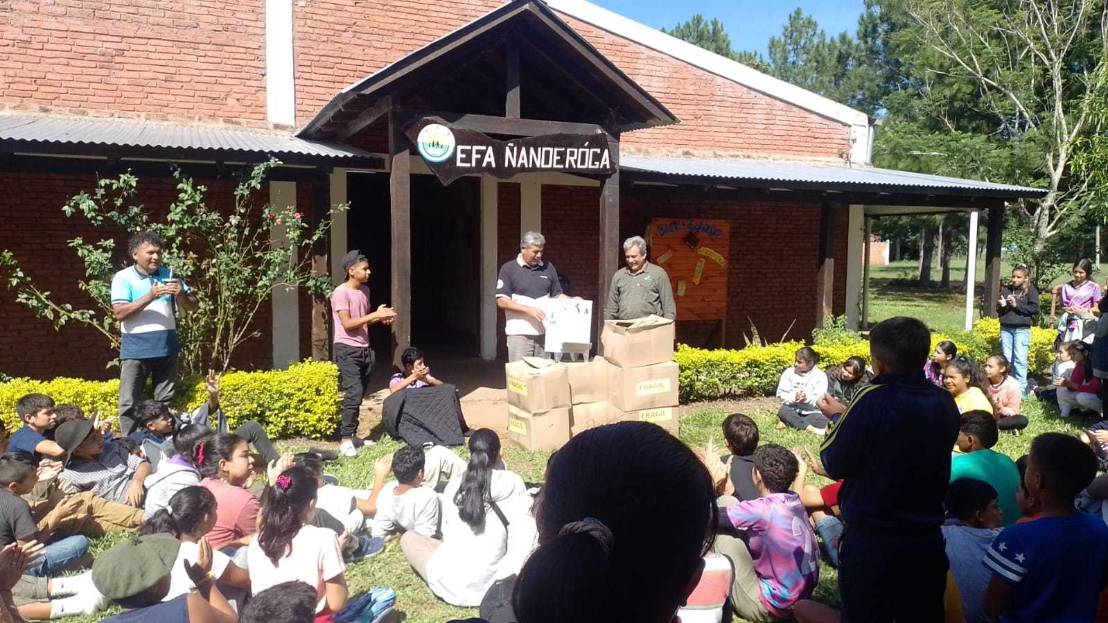 Inym llevó yerba mate, mate cocido y expendedora de agua caliente a una EFA correntina imagen-2