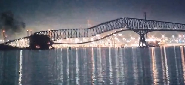 Estados Unidos: un puente se desplomó tras ser impactado por un barco en Baltimore imagen-10