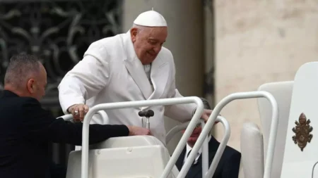 El Papa Francisco suspendió presidir el Vía Crucis de Viernes Santo para cuidar su salud imagen-3