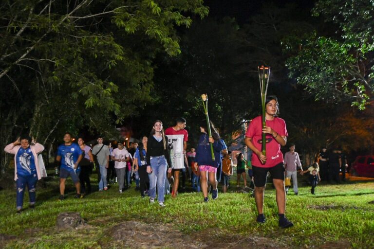 Semana Santa: misa y procesión de antorchas en el Cerro Monje imagen-46