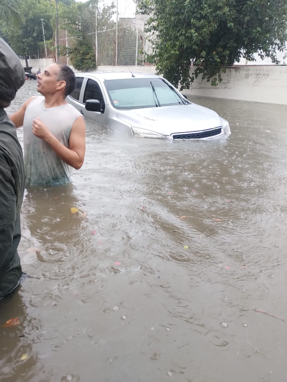 Corrientes: Gendarmería y Prefectura asisten a afectados por las inundaciones imagen-2