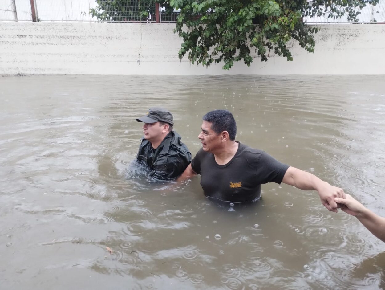 Corrientes: Gendarmería y Prefectura asisten a afectados por las inundaciones imagen-12