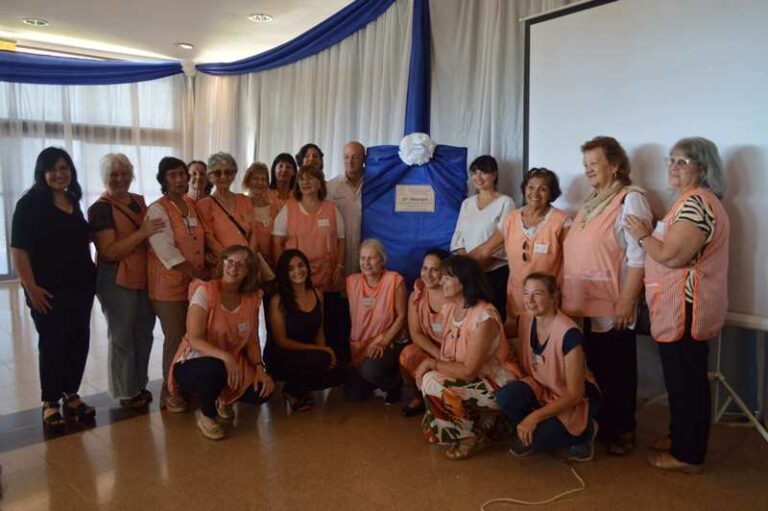 El Hospital Materno Neonatal homenajeó a las voluntarias de la ONGs “Dar a Luz” por sus bodas de plata imagen-49