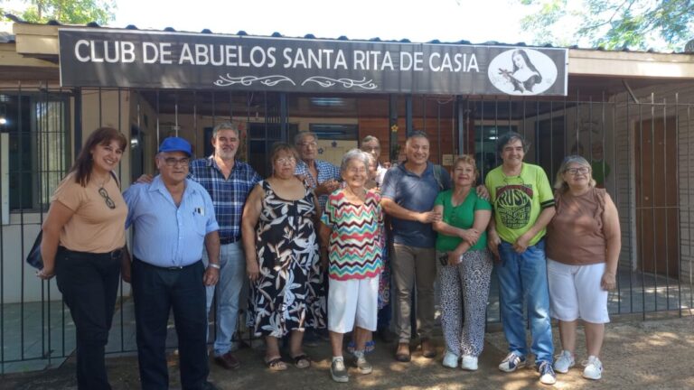 El nuevo Director Ejecutivo del Pami Misiones recorrió el barrio propio y entregó una vivienda imagen-35