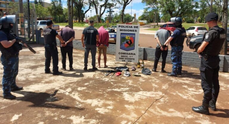 Megaoperativo policial en San Vicente: Cuatro delincuentes arrestados por asalto a una despensa imagen-37