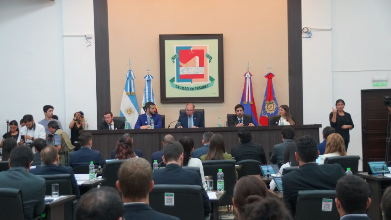 Oscar Herrera Ahuad acompañó la apertura de sesiones del Concejo Deliberante de Posadas imagen-4