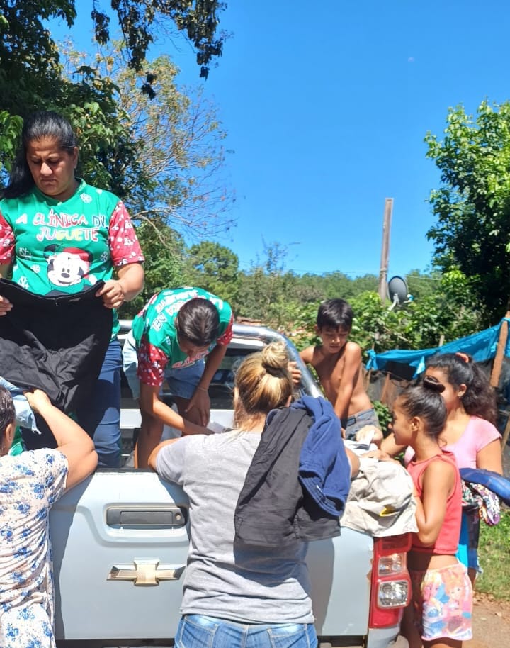 Campaña Seamos Útiles: Realizaron la entrega de guardapolvos y útiles escolares para chicos del barrio Estepa  imagen-4